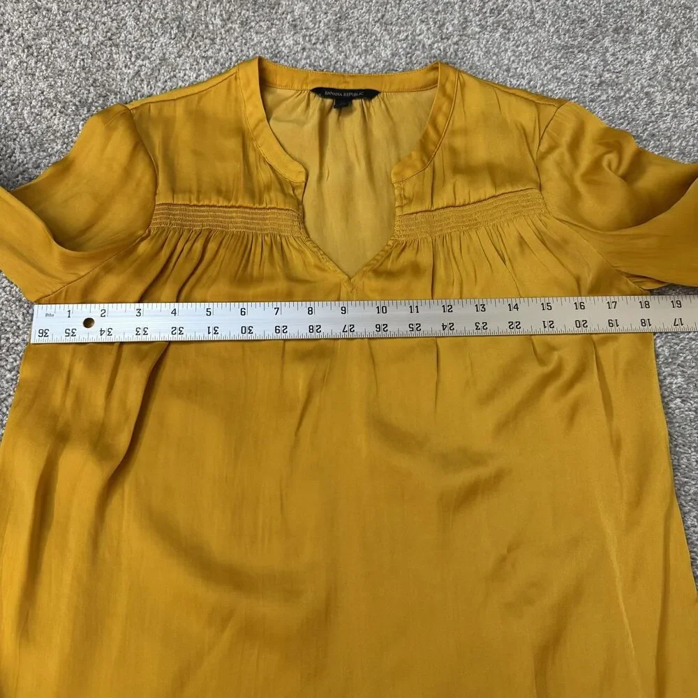 Banana Republic Blouse Womens XS Yellow Satin V Neck Long Sleeve Shirred Top